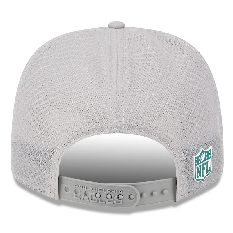 Casquette camionneur ajustable 9SEVENTY grise New Era pour homme, Philadelphia Eagles 2025 Sideline