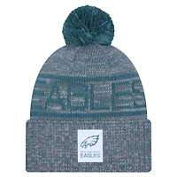 Bonnet à revers gris Philadelphia Eagles 2025 pour homme New Era avec pompon