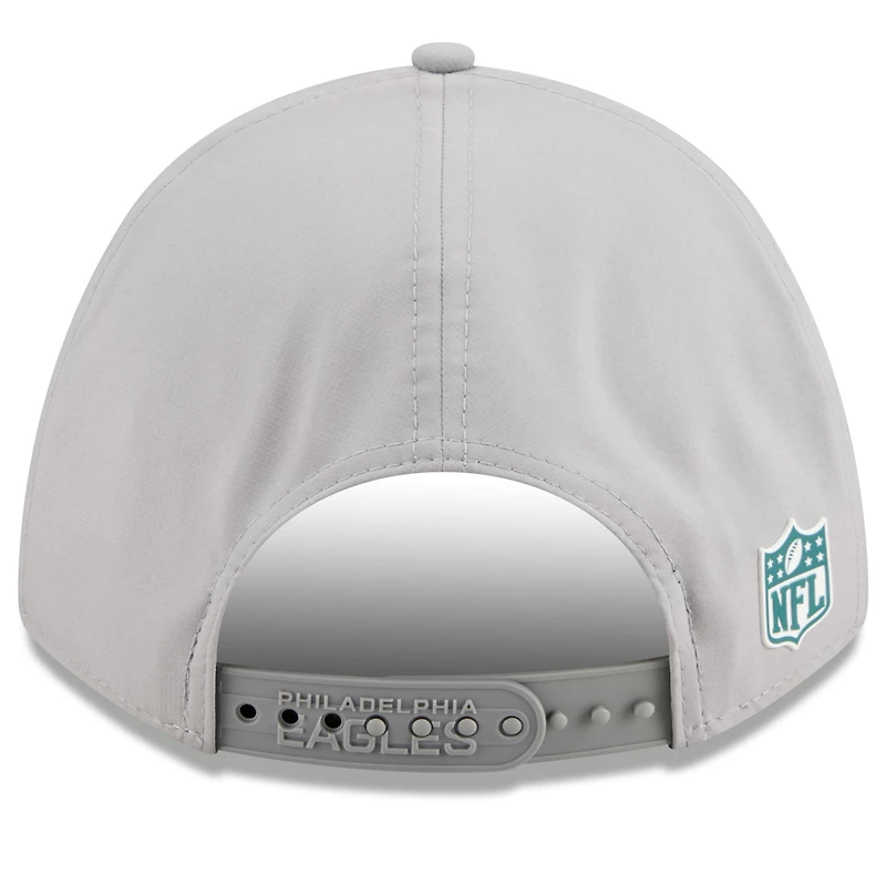 Casquette ajustable 9FORTY Sideline 2025 grise New Era pour homme des Philadelphia Eagles