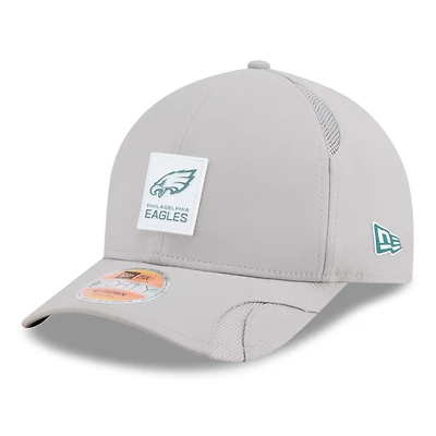 Casquette ajustable 9FORTY Sideline 2025 grise New Era pour homme des Philadelphia Eagles