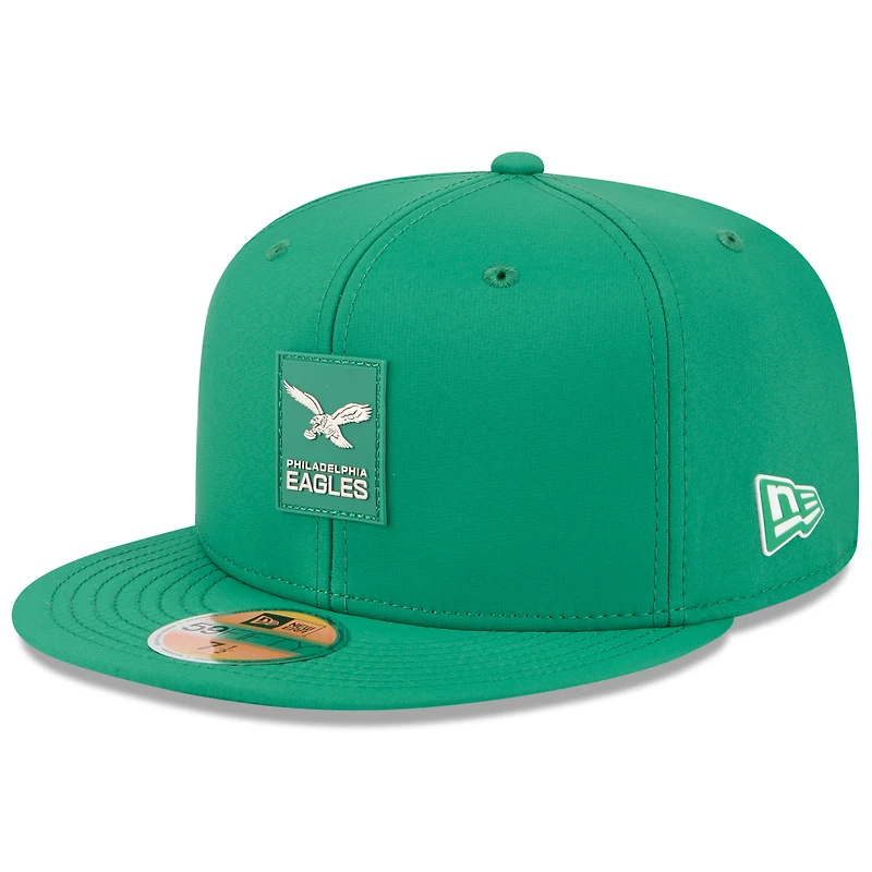 Casquette ajustée 59FIFTY New Era Kelly Green Philadelphia Eagles 2025 Sideline Throwback pour homme