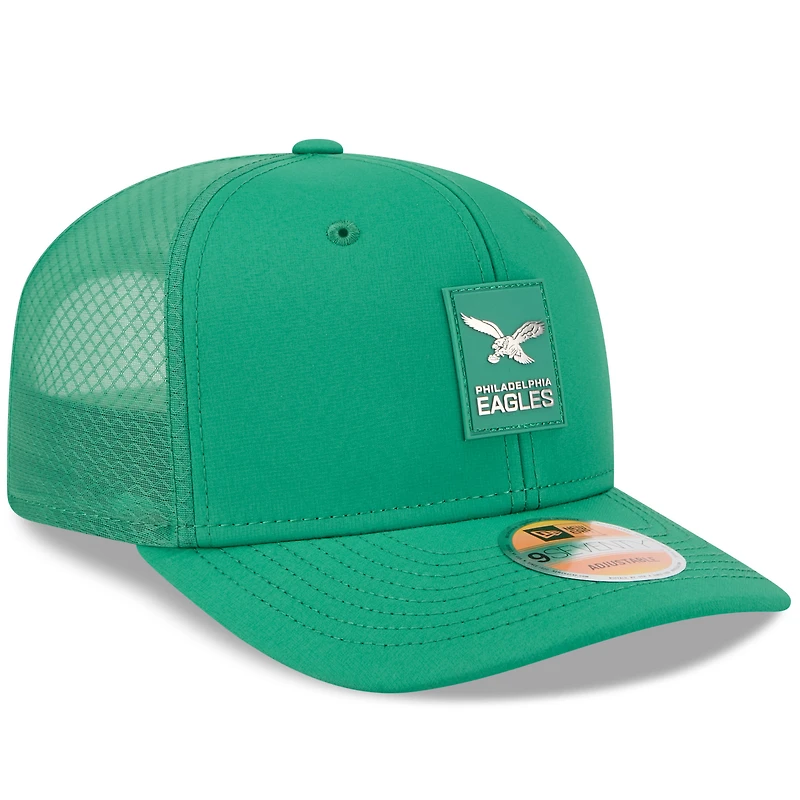 Casquette ajustable New Era 9SEVENTY Trucker vert Kelly pour homme, Philadelphia Eagles 2025 Sideline Throwback
