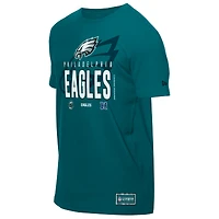 T-shirt New Era vert nuit pour homme, camp d'entraînement NFL 2025 des Philadelphia Eagles