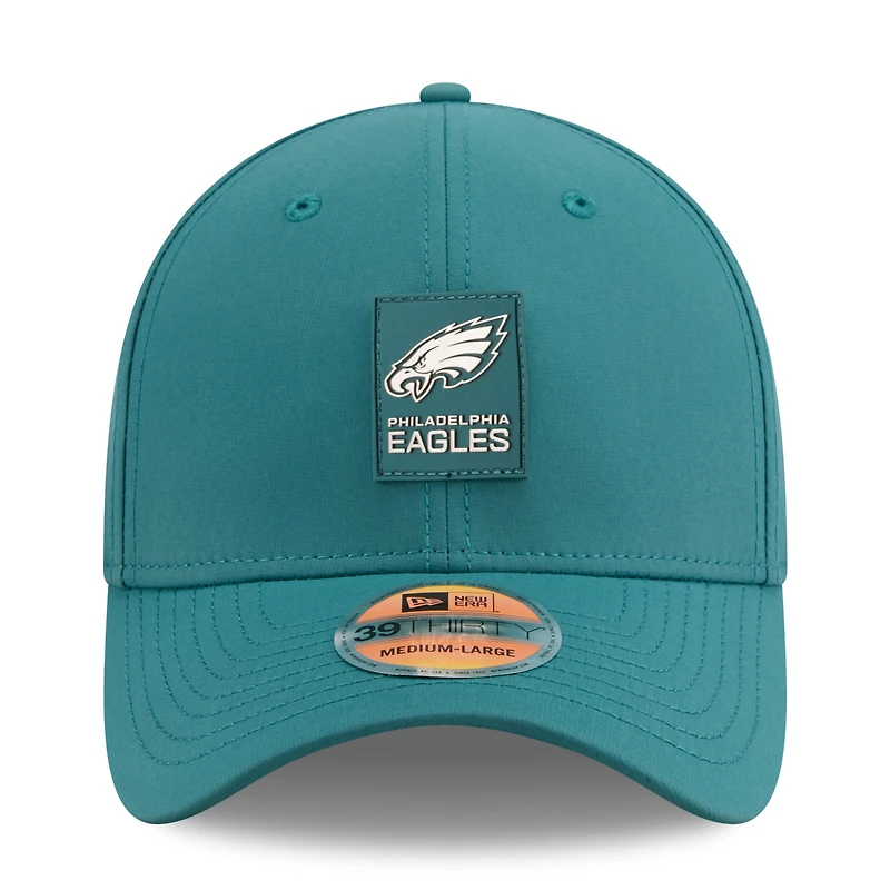 Casquette 39THIRTY Flex Sideline 2025 des Philadelphia Eagles de New Era pour homme, vert nuit