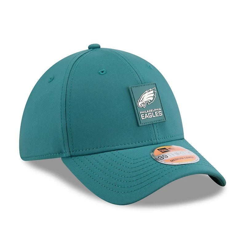 Casquette 39THIRTY Flex Sideline 2025 des Philadelphia Eagles de New Era pour homme, vert nuit