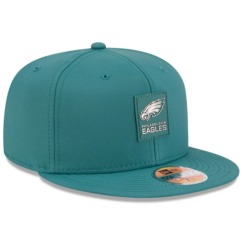 Casquette ajustée 59FIFTY Sideline 2025 des Philadelphia Eagles de New Era pour homme, vert nuit