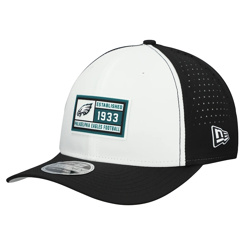 Casquette ajustable New Era 9SEVENTY blanche/noire pour homme, Philadelphia Eagles Established Patch