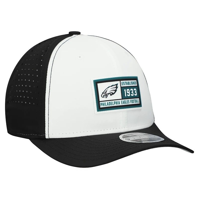 Casquette ajustable New Era 9SEVENTY blanche/noire pour homme, Philadelphia Eagles Established Patch