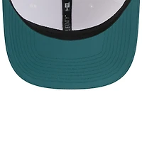 Casquette ajustable 9SEVENTY New Era pour homme, blanche/verte nuit, du camp d'entraînement NFL 2025 des Philadelphia Eagles