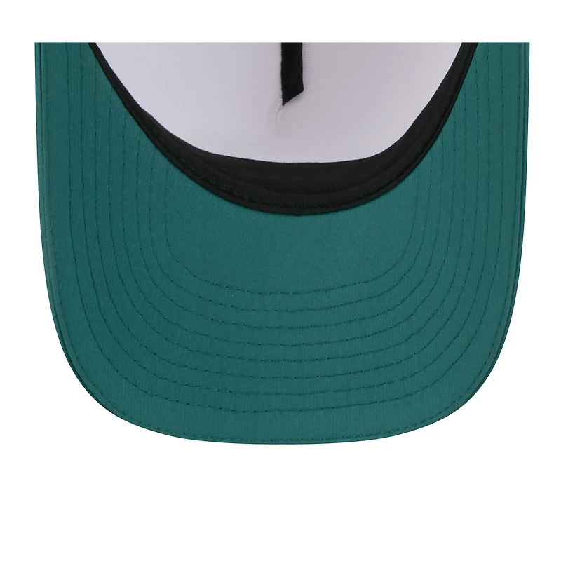 Casquette ajustable New Era 9FORTY pour homme, blanche/verte nuit, du camp d'entraînement NFL 2025 des Philadelphia Eagles