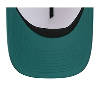 Casquette ajustable New Era 9FORTY pour homme, blanche/verte nuit, du camp d'entraînement NFL 2025 des Philadelphia Eagles