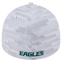 Men's New Era  White Philadelphia Eagles Gameday Graded 39THIRTY Flex Hat