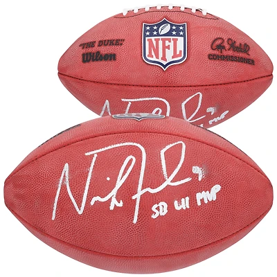 Ballon de football américain Wilson Duke en couleurs, autographié par Nick Foles (Philadelphia Eagles), avec inscription « MVP du Super Bowl LII ».