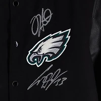 Veste universitaire autographiée des Eagles de Philadelphie, champions du Super Bowl LIX, avec au moins 10 signatures, dont celles de Jalen Hurts, Saquon Barkley, Dallas Goedert, Cooper DeJean, A.J. Brown, DeVonta Smith et bien d'autres ! - Édition limitée n° 1/1