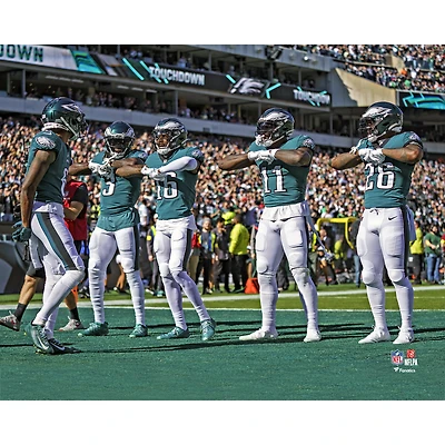 Les receveurs non signés des Philadelphia Eagles célèbrent un touchdown