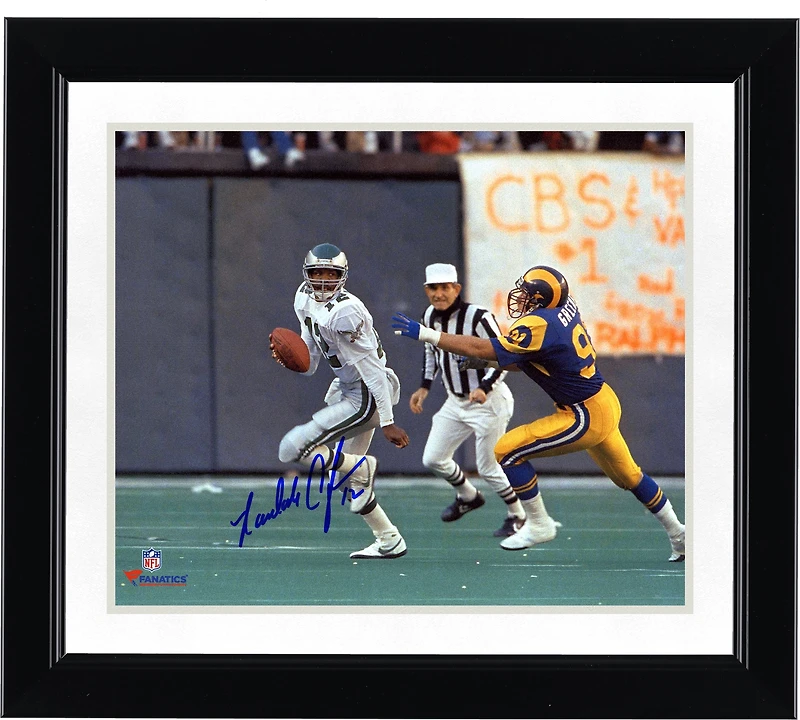 Photographie autographiée de 8" x 10" de Randall Cunningham lors du Scramble du maillot blanc des Philadelphia Eagles