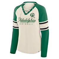 T-shirt à manches longues et col en V lacets raglan pour femme Fanatics Cream/Kelly Green Philadelphia Eagles Gridiron Hero