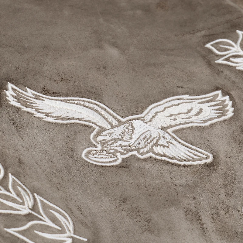 Veste universitaire Mitchell & Ness beige Philadelphia Eagles pour femme, à boutons-pression.