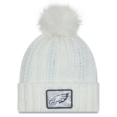 Bonnet en tricot à revers avec pompon Philadelphia Eagles 2024 Salute To Service de New Era pour femme
