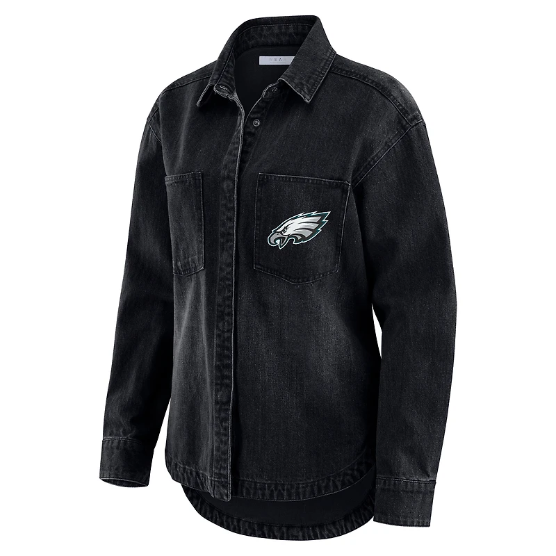 Veste-chemise oversize en denim délavé noir à boutons-pression pour femme WEAR by Erin Andrews des Philadelphia Eagles