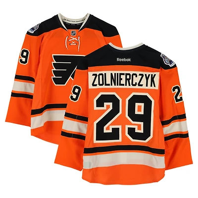 Maillot orange Reebok n° 29 porté par Harry Zolnierczyk (Flyers de Philadelphie) lors de l'entraînement contre les Rangers de New York le 2 janvier 2012 - Classique hivernale de la LNH - Porté pendant l'échauffement
