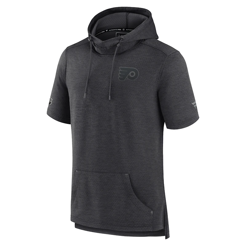 Sweat à capuche manches courtes authentique Pro Road Performance des Flyers de Philadelphie Fanatics Heather Charcoal pour hommes