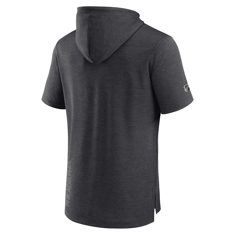 Sweat à capuche manches courtes authentique Pro Road Performance des Flyers de Philadelphie Fanatics Heather Charcoal pour hommes