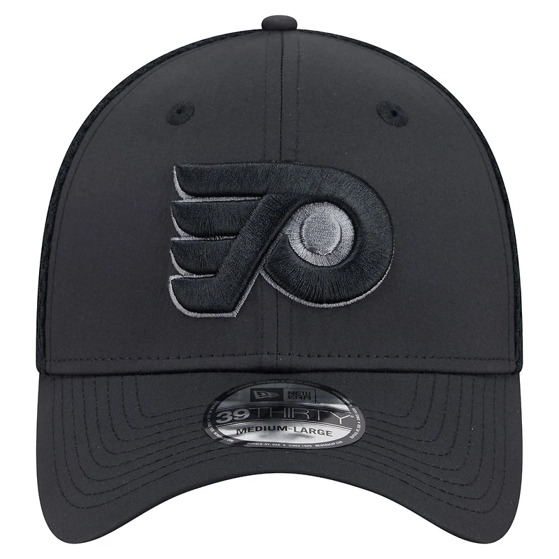 Men's New Era  Black Philadelphia Flyers Blackout 39THIRTY Flex Fit Hat