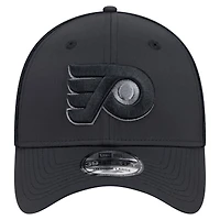 Men's New Era  Black Philadelphia Flyers Blackout 39THIRTY Flex Fit Hat