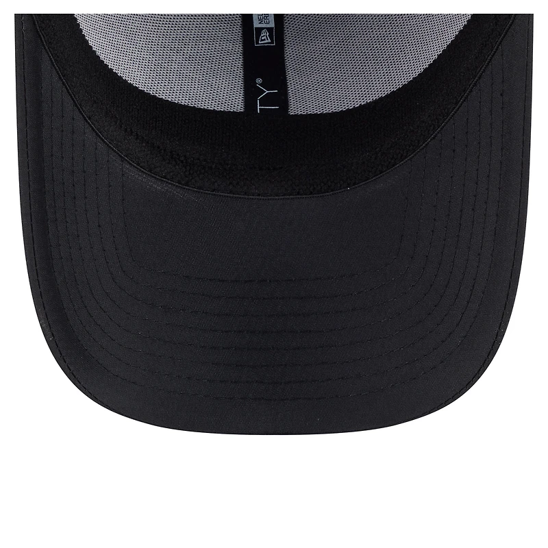Men's New Era  Black Philadelphia Flyers Blackout 39THIRTY Flex Fit Hat