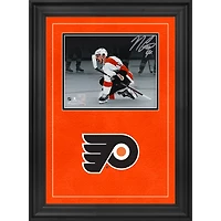 Photographie encadrée de luxe autographiée de Noah Cates, maillot blanc des Flyers de Philadelphie, 20 x 25 cm