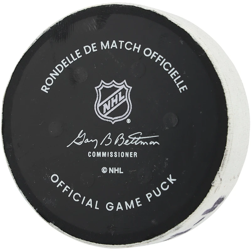 Owen Tippett, rondelle de but utilisée par les Flyers de Philadelphie lors du match contre les Rangers de New York, le 9 avril 2025