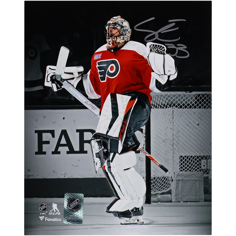 Maillot orange autographié de 8" x 10" de Samuel Ersson des Flyers de Philadelphie célébrant une photo de l'événement