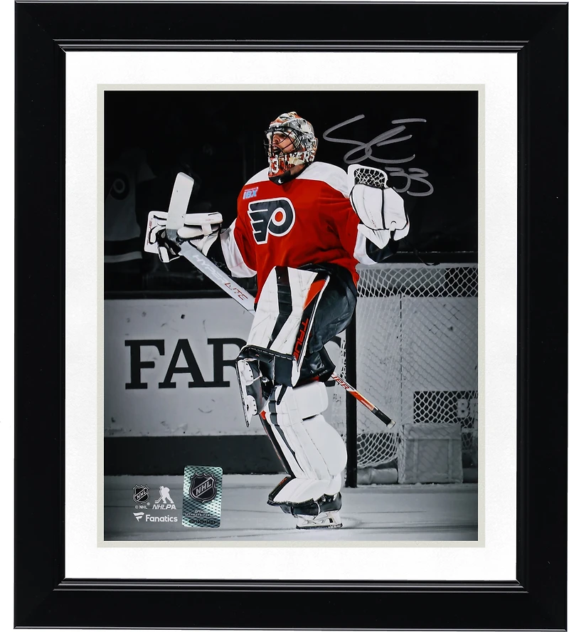 Maillot orange autographié de 8" x 10" de Samuel Ersson des Flyers de Philadelphie célébrant une photo de l'événement