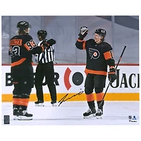 Travis Konecny Philadelphia Flyers autographié 16" x 20" 1ère photographie de célébration du tour du chapeau de la LNH
