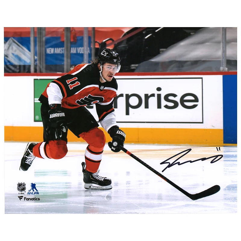 Photographie rétro de patinage autographiée de Travis Konecny des Flyers de Philadelphie, 8" x 10"