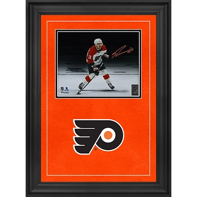 Photographie encadrée de luxe autographiée par Travis Konecny ​​des Flyers de Philadelphie, maillot rétro inversé de 20,3 x 25,4 cm, prise de vue en vedette