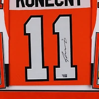 V106832 Flyers Travis Konecny ​​Philadelphia Flyers Deluxe Encadré Autographié Orange Adidas Authentique Jersey 11 Travis Konecny ​​AUT FR HK JERSEY 45603 AUTJERHOC FRJRHK0038 #1