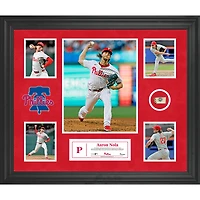 Collage encadré de 5 photos d'Aaron Nola des Philadelphia Phillies avec un morceau de balle utilisée lors du match
