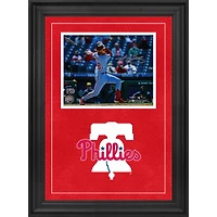 Photographie encadrée de luxe autographiée par Alec Bohm des Philadelphia Phillies, maillot bleu clair avec batte pivotante, 8" x 10"