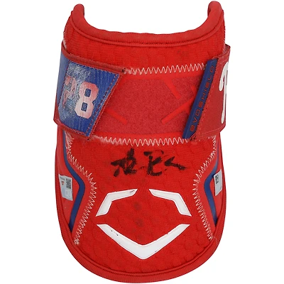 Coudière EvoShield rouge autographiée et utilisée en match par Alec Bohm (Phillies de Philadelphie) lors de la saison 2025 de la MLB - NF70450455