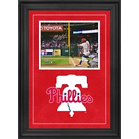 Photographie encadrée de luxe autographiée de Bryce Harper des Phillies de Philadelphie 8" x 10" se balançant dans un maillot blanc horizontal