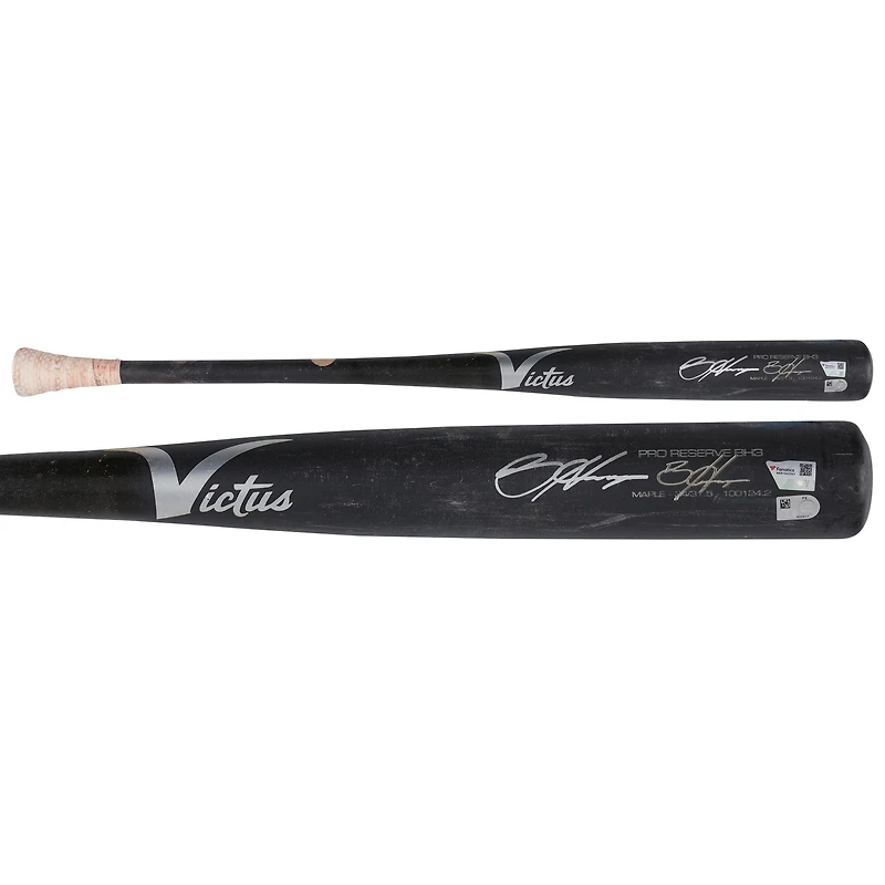 Bâton Victus noir autographié et utilisé en match par Bryce Harper (Phillies de Philadelphie) lors de la saison 2025 de la MLB