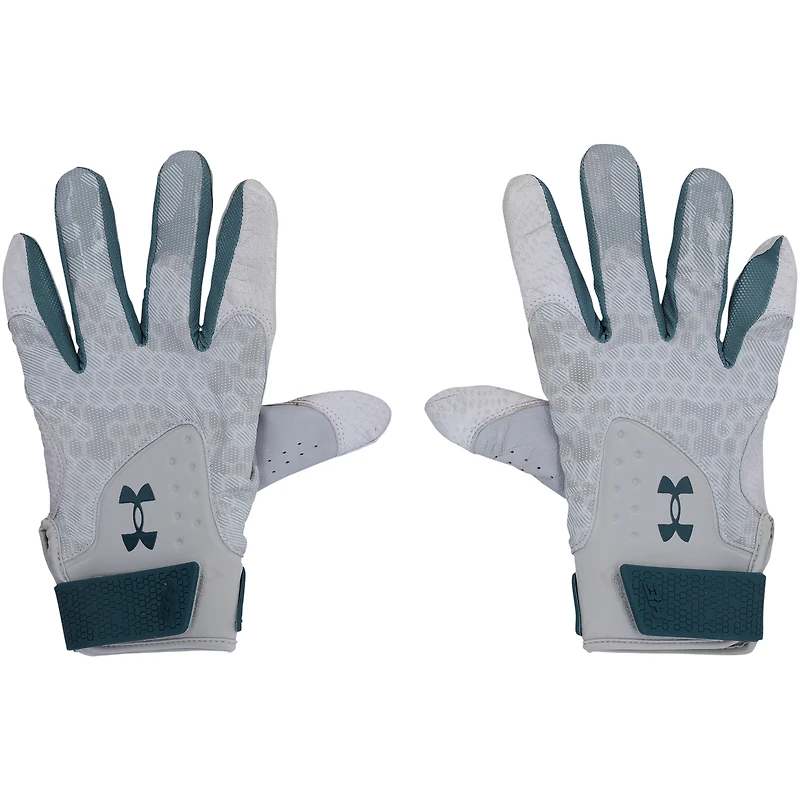 Gants de frappe Under Armour gris/verts autographiés par Bryce Harper (Phillies de Philadelphie), utilisés en match lors de la saison 2025 de la MLB - HH98516206-07