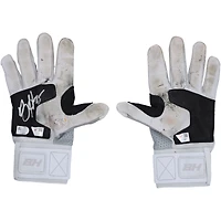 Gants de frappe gris Under Armour autographiés par Bryce Harper (Phillies de Philadelphie), portés en match lors de la saison 2025 de la MLB - HH98516178-79