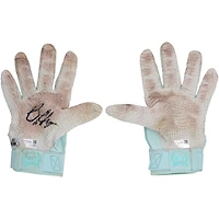 Gants de frappe Under Armour turquoise autographiés par Bryce Harper, utilisés en match par les Phillies de Philadelphie lors de la saison 2025 de la MLB.
