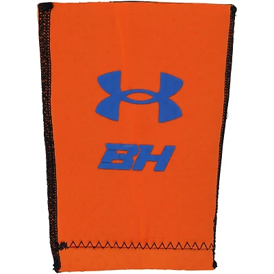 Bracelet Under Armour orange porté par Bryce Harper lors d'un match des Phillies de Philadelphie (saison 2025 de la MLB).
