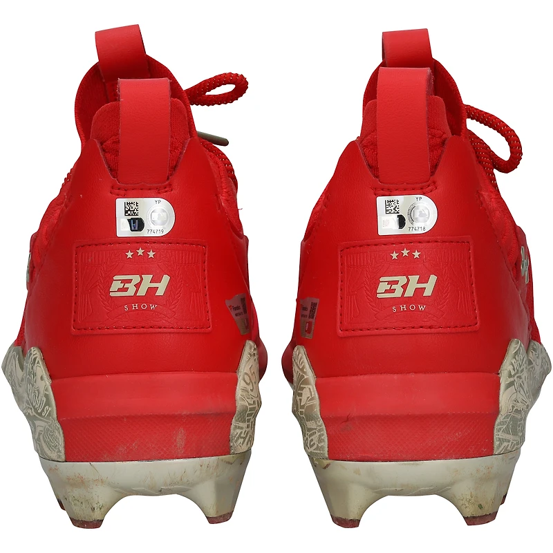 Bryce Harper, chaussures rouges Under Armour des Phillies de Philadelphie contre les Nationals de Washington, le 27 mars 2025 : 1-4, circuit, 1 but sur balles, 2 points.