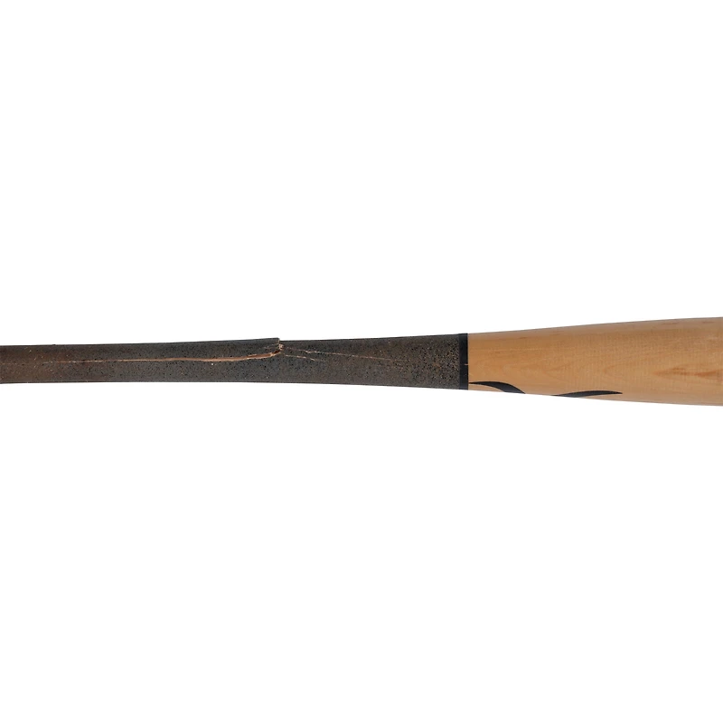Batte de baseball Victus beige et grise cassée de Bryce Harper, utilisée par les Phillies de Philadelphie lors du match contre les Rays de Tampa Bay, le 8 mai 2025.