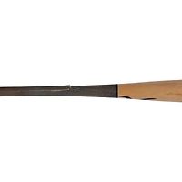 Batte de baseball Victus beige et grise cassée de Bryce Harper, utilisée par les Phillies de Philadelphie lors du match contre les Rays de Tampa Bay, le 8 mai 2025.